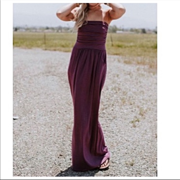 ✨LAST ONE✨Burgundy chic tube maxi dress w/pockets - Picture 3 of 4